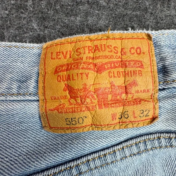 Levi's 550 Jeans Mens 36x32 Light Wash Blue Relaxed Fit Tapered Leg (Fits 34x31) - Picture 8 of 14